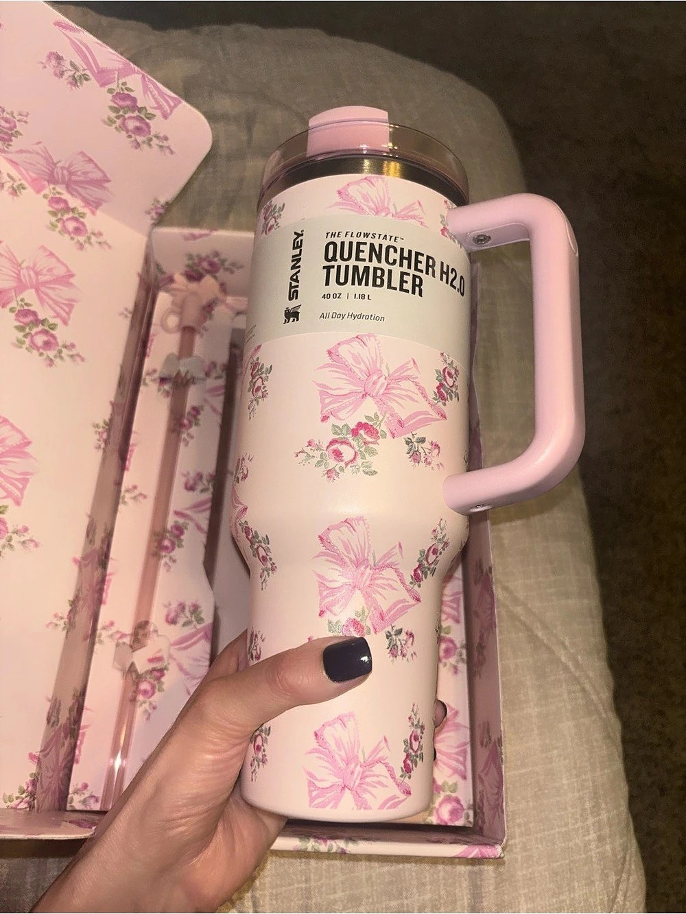 Stanley x LoveShackFancy Quencher H2.0 FlowState Tumbler 40 oz Ribbon Rosa Pink